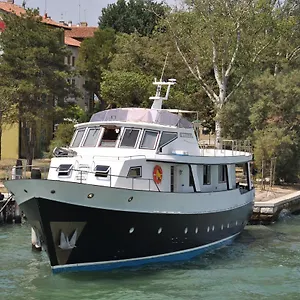 Hotel en barco Yacht Fortebraccio, Venecia