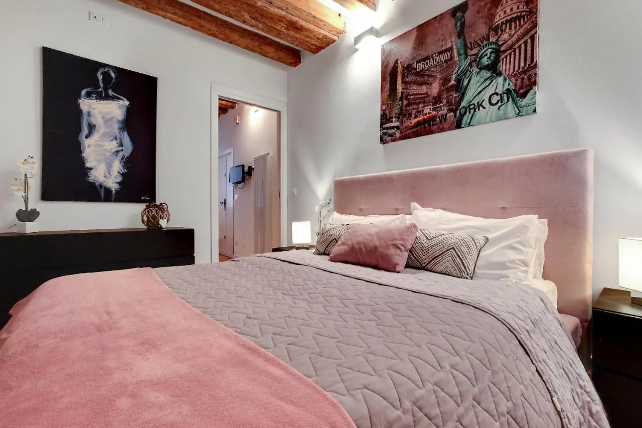 Charming Castello Apartments By Wonderful Italy ヴェネツィア 0*,  イタリア