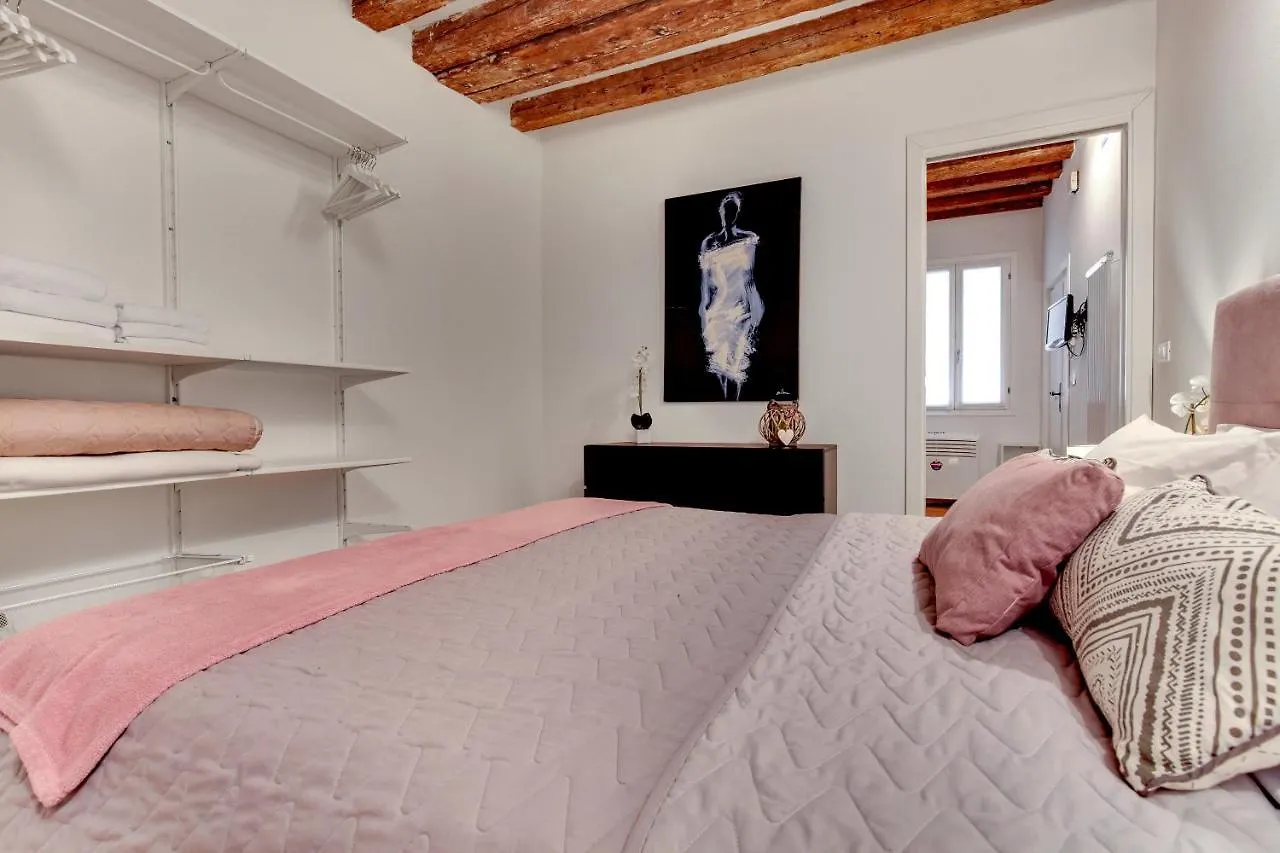 Charming Castello Apartments By Wonderful Italy ヴェネツィア イタリア
