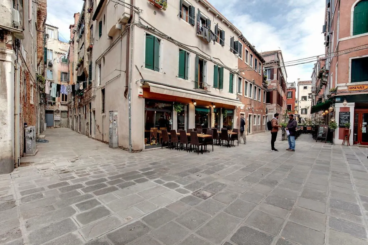 Charming Castello Apartments By Wonderful Italy ヴェネツィア 0*,
