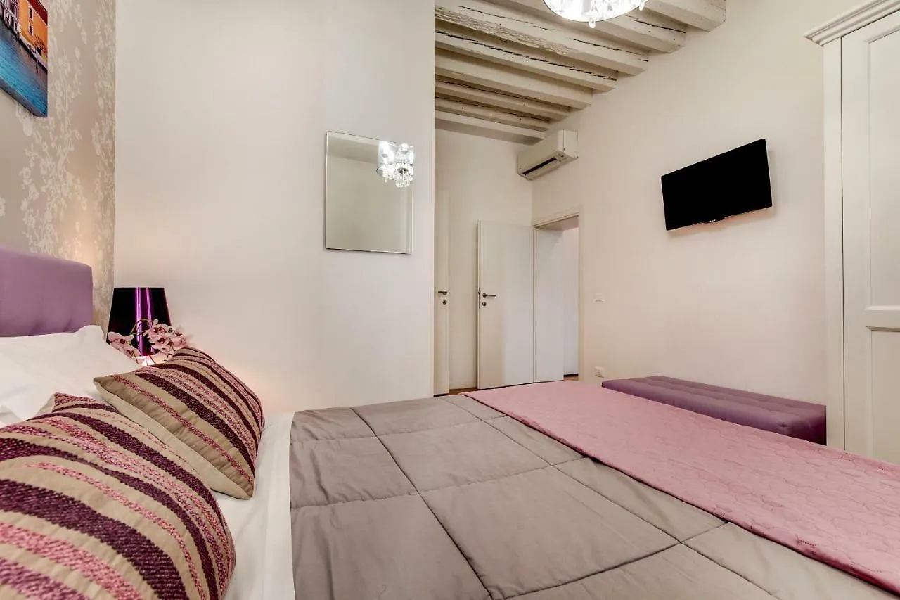 Charming Castello Apartments By Wonderful Italy ヴェネツィア