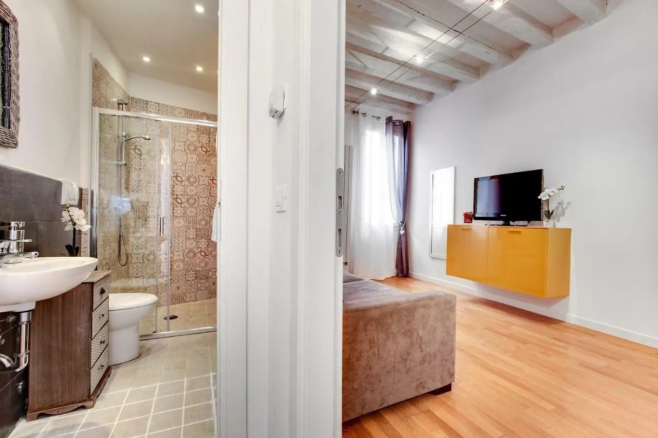 Charming Castello Apartments By Wonderful Italy ヴェネツィア