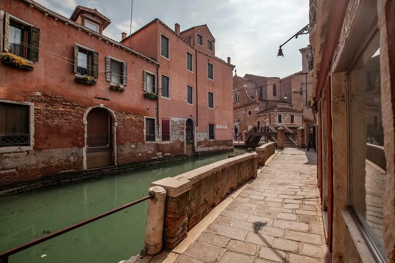 Charming Castello Apartments By Wonderful Italy ヴェネツィア